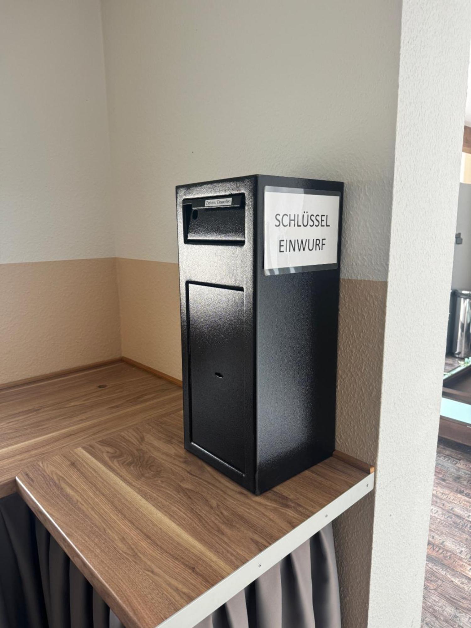 Skypension Schönefeld Eksteriør billede